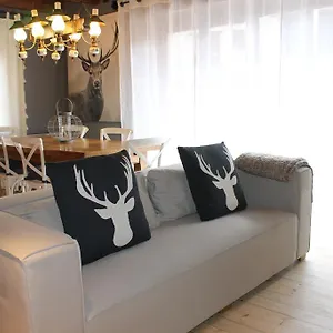 Apartamento Ii, Arties